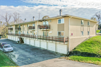 Continental Terrace Apartments in Cedar Rapids, IA - Foto de edificio - Building Photo