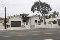 Burbank Compound in Woodland Hills, CA - Foto de edificio - Building Photo