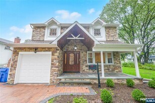 99 Lambert Pl in Paramus, NJ - Building Photo