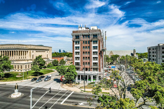 St. Regis Apartments in Kansas City, MO - Foto de edificio - Primary Photo