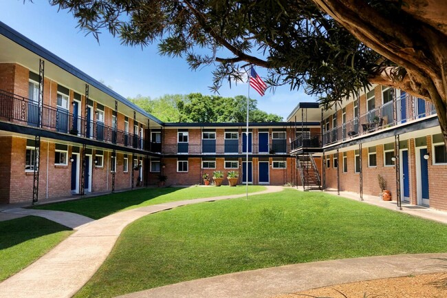 Pine Village in Houston, TX - Foto de edificio - Building Photo