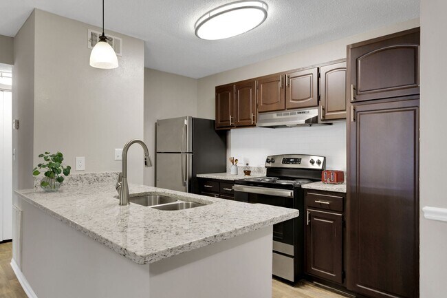 Oak Ridge at Pelham in Greenville, SC - Building Photo - Building Photo