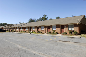 The Oasis Apartments in Cartersville, GA - Building Photo - Building Photo