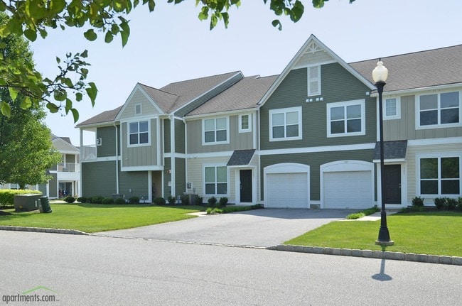 Brook View Apartments in Marlton, NJ - Foto de edificio - Building Photo
