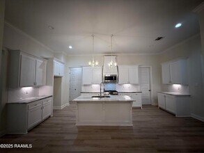 200 Windmill Palm Ln, Unit 13 in Youngsville, LA - Foto de edificio - Building Photo