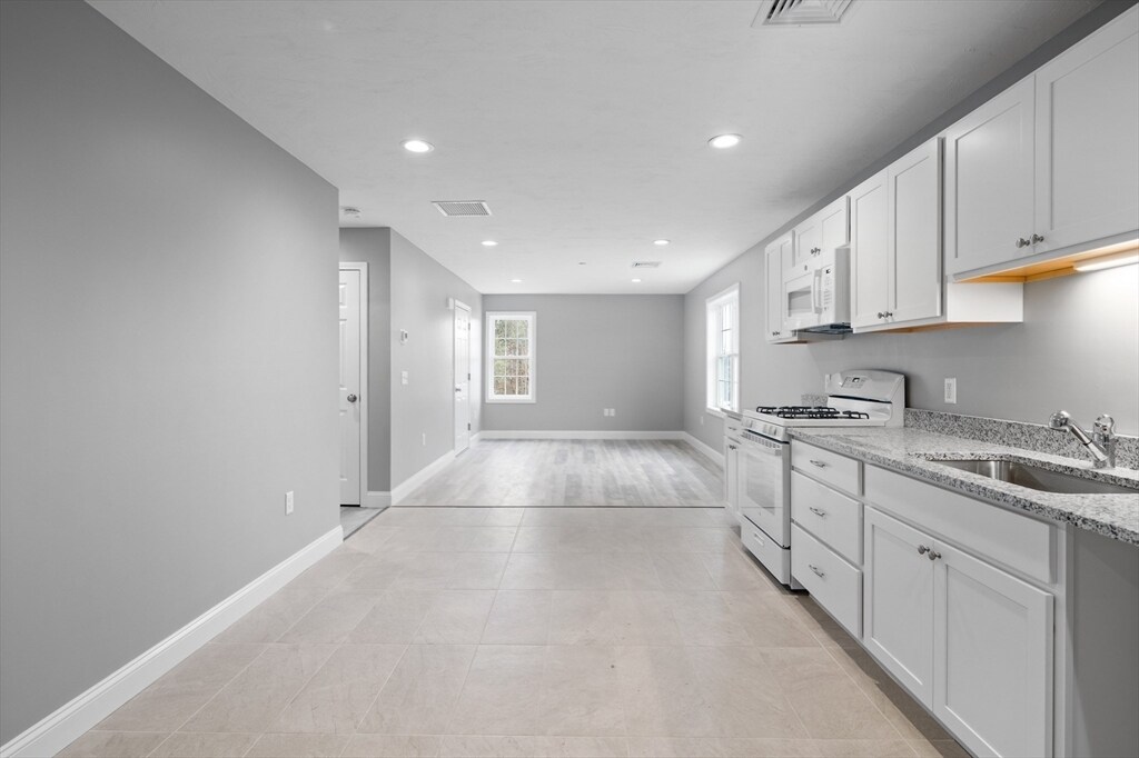340 Scenic Hwy in Bourne, MA - Building Photo