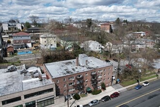 376-380 McLean Ave in Yonkers, NY - Building Photo - Building Photo