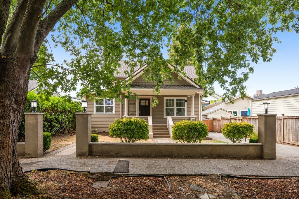 6507 41st Ave SW in Seattle, WA - Building Photo