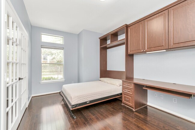 property at 2901 W Dallas St