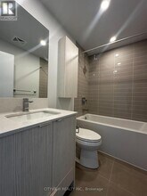 430-2430 Square One Dr in Mississauga, ON - Building Photo - Building Photo
