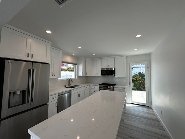 2065 Edinburg Ave in Encinitas, CA - Building Photo - Building Photo