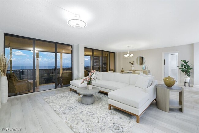 11 Bluebill Ave in Naples, FL - Building Photo - Building Photo