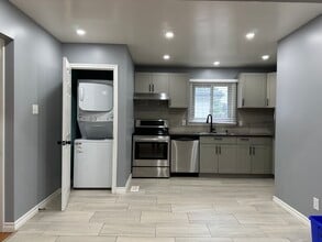 1612 Cherryhill Rd in Peterborough, ON - Building Photo - Building Photo