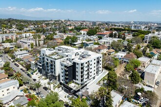 Patton Towers in Los Angeles, CA - Foto de edificio - Building Photo