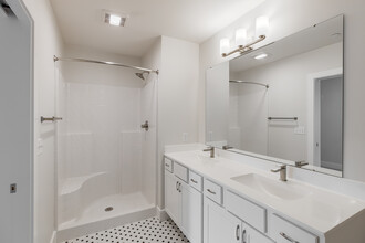 Monroe Pointe in Monroeville, PA - Building Photo - Interior Photo