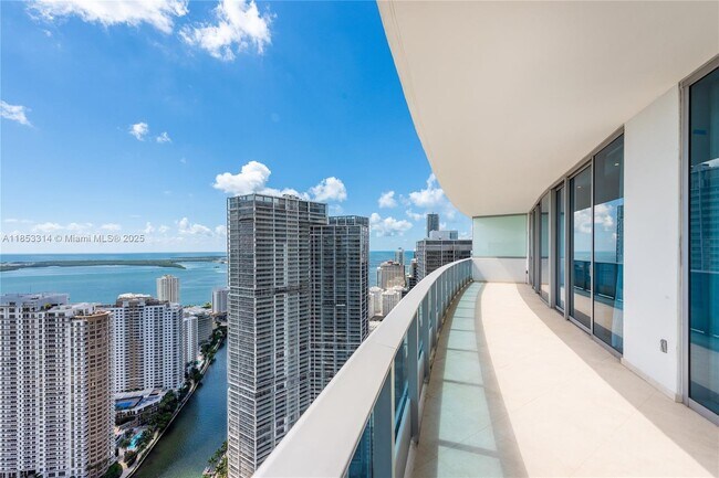 200 Biscayne Boulevard Way, Unit 5101 in Miami, FL - Building Photo - Building Photo