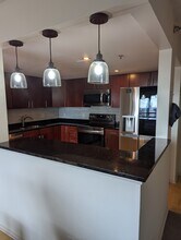 110 1st Ave NE, Unit Furnished Condo w parking in Minneapolis, MN - Foto de edificio - Building Photo