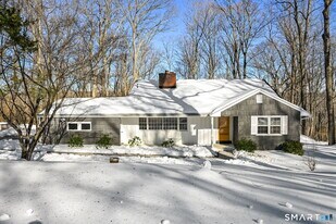 75 Rivergate Dr in Wilton, CT - Building Photo