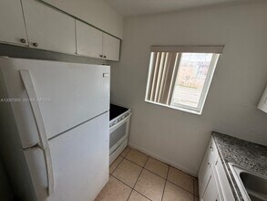 2330 NW 11th St in Miami, FL - Building Photo - Building Photo