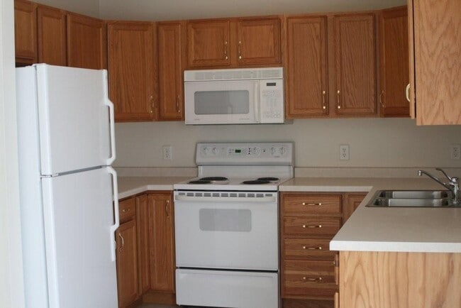 1715 Northway Dr in North Mankato, MN - Building Photo - Building Photo