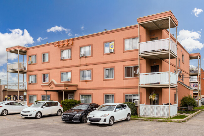 2227 Des Laurentides Boul in Laval, QC - Building Photo - Building Photo