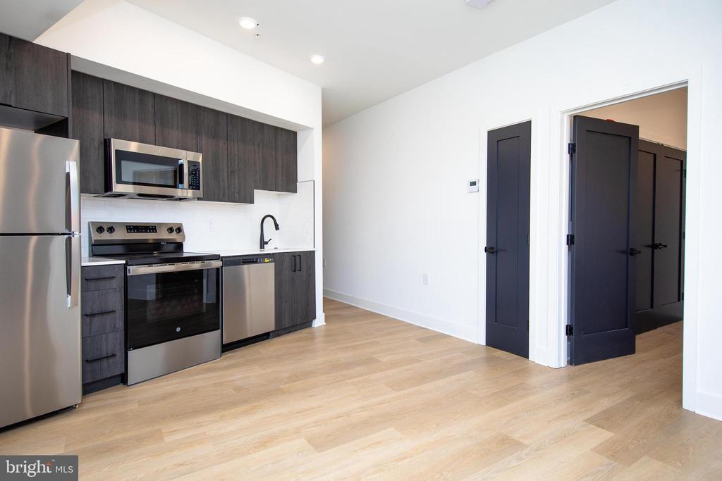 633 N 5th St-Unit -303 in Philadelphia, PA - Building Photo