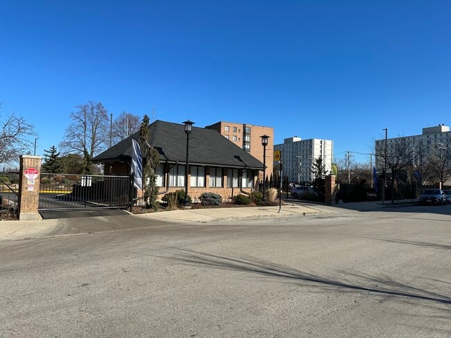 637 E Woodland Park Ave in Chicago, IL - Building Photo - Building Photo