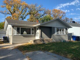 1418 12th St N in Fargo, ND - Building Photo