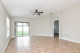 10023 Newminster Loop in Ruskin, FL - Building Photo - Building Photo