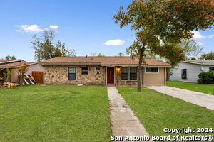 626 E Petaluma Blvd in San Antonio, TX - Building Photo