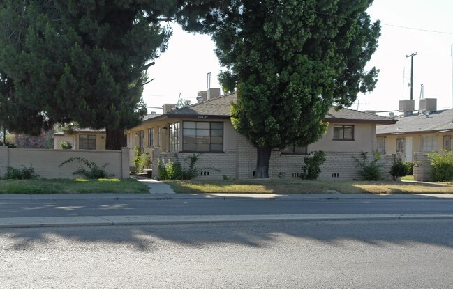 1922 N 1st St in Fresno, CA - Building Photo - Building Photo