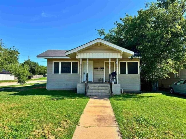 property at 1652 Collins Ave