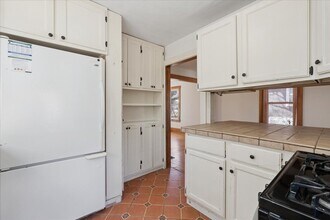 751 Holmes Rd in Ypsilanti, MI - Building Photo - Building Photo