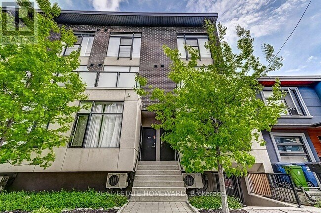 1321 Gerrard St E in Toronto, ON - Building Photo - Building Photo