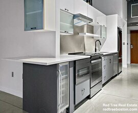 23 Sydney St, Unit 207 in Medford, MA - Building Photo - Building Photo