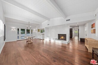 16907 Dulce Ynez Ln in Los Angeles, CA - Building Photo - Building Photo