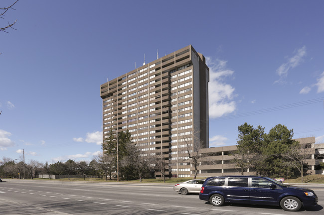 Strathmore Towers North in Ottawa, ON - Building Photo - Building Photo