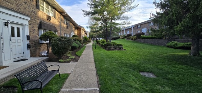 142 E Maple St in Teaneck, NJ - Building Photo - Building Photo