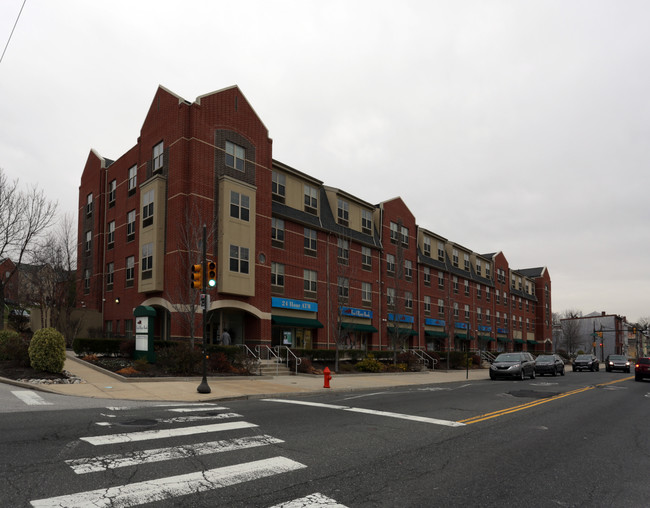 Schuykill Falls in Philadelphia, PA - Foto de edificio - Building Photo