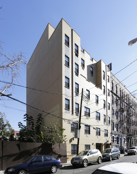 2228 Adams Pl in Bronx, NY - Building Photo