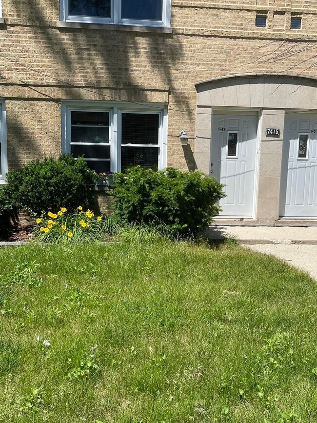 property at 7415 N Wolcott Ave
