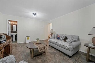 21 Winchester Dr in Monroe, NY - Building Photo - Building Photo