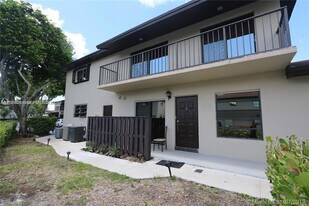 13949 SW 44th Ln Cir, Unit 542 in Miami, FL - Building Photo
