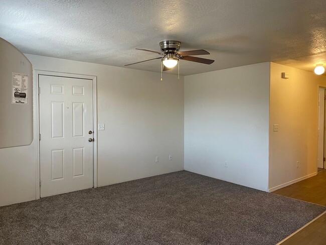 2393 Howard Ave in Medford, OR - Foto de edificio - Building Photo