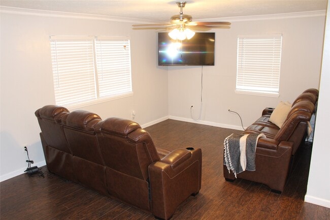 2614 Cleburne St in Houston, TX - Building Photo - Building Photo