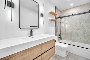 2460 SW 58th Manor in Fort Lauderdale, FL - Building Photo