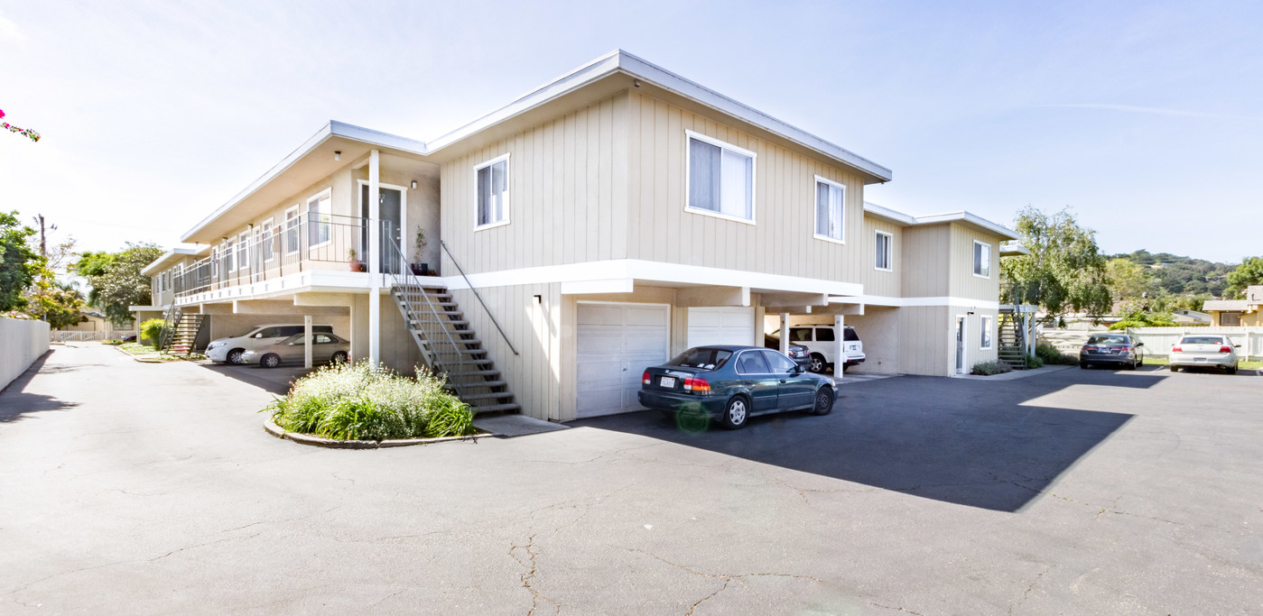 Ivy at Arrellaga in Santa Barbara, CA - Building Photo