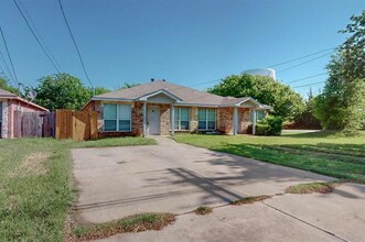 517 E North St in Arlington, TX - Building Photo - Building Photo