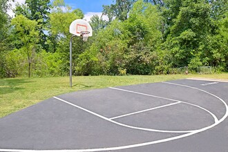 Glen Oaks East Apartments in Grand Rapids, MI - Building Photo - Building Photo