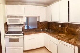 6070 NW 64th Ave in Fort Lauderdale, FL - Building Photo - Building Photo